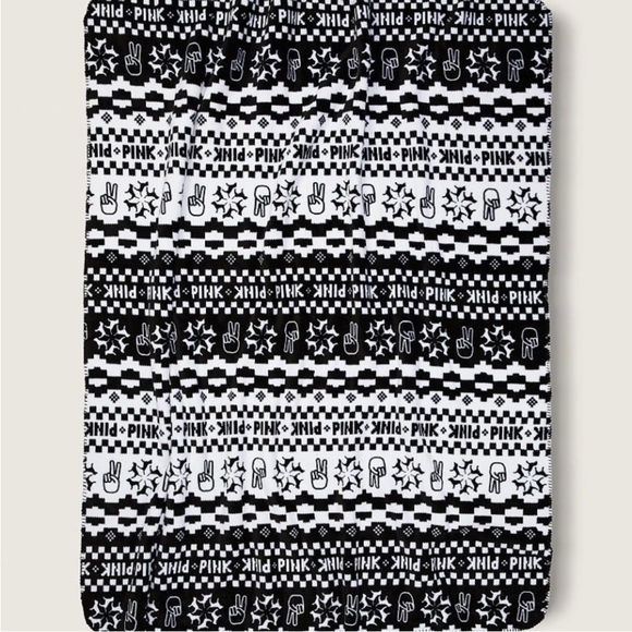 NWT PINK VICTORIA SECRET BLACK AND WHITE SHERPA BLANKET - Picture 2 of 4